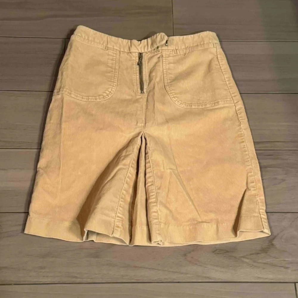 Mossio Beige Corduroy Skirt waist 28in length 20in size 6